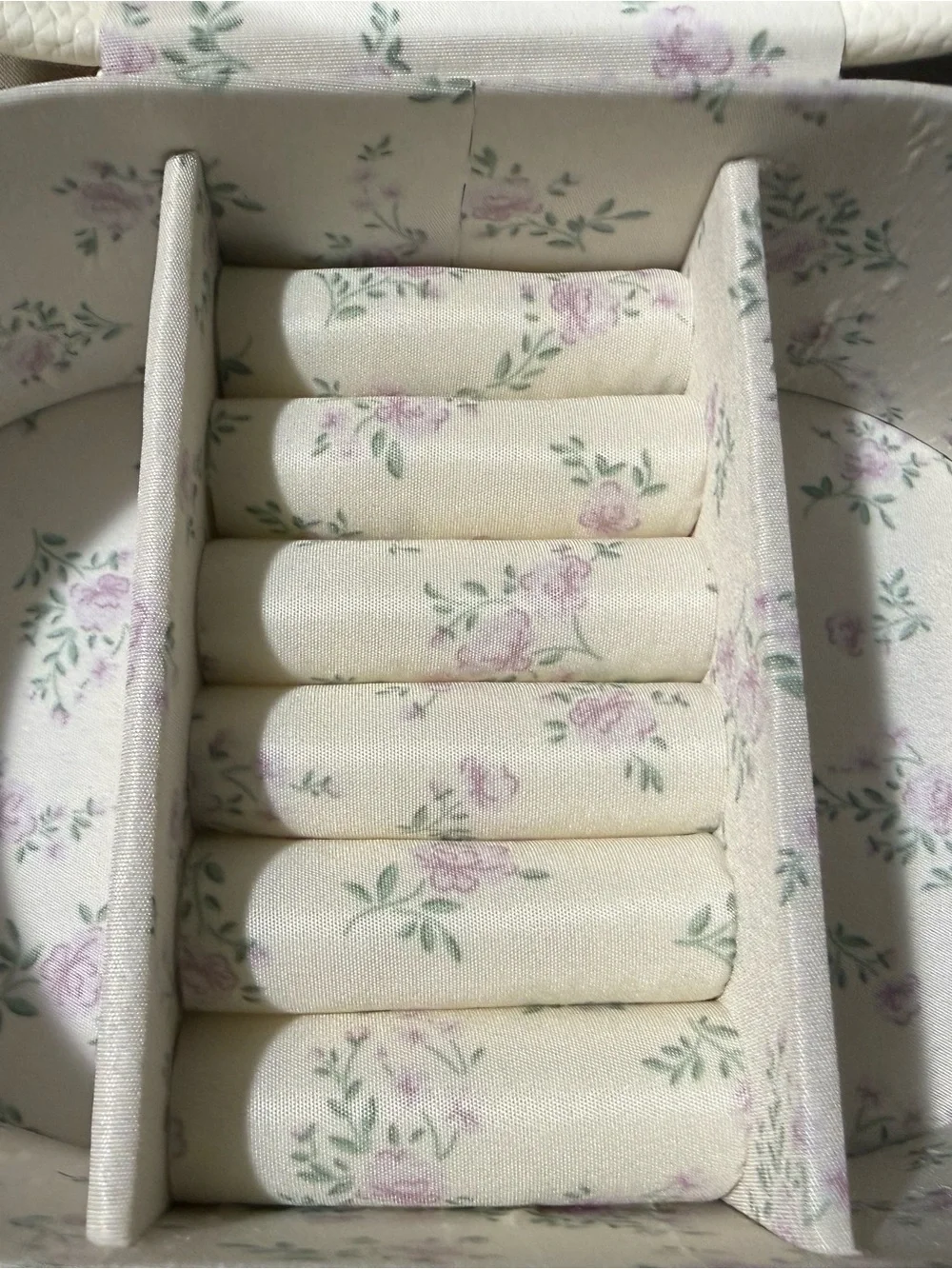 cupcakes & cashmere Cream Floral Jewelry Case with Pearl Snap - Picture 3 of 6